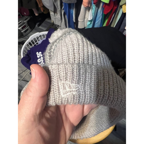 Women's New Era Philadelphia Eagles Beanie Hat One Size Gray - Picture 3 of 5